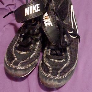 Nike youth wrestling shoes